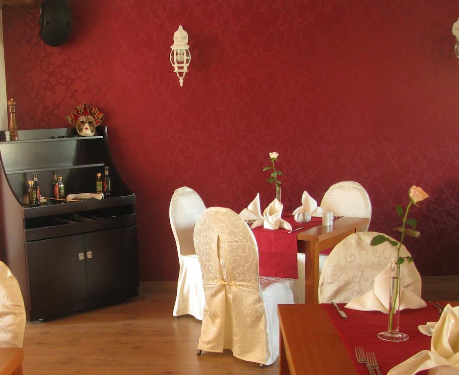 Pension Am Radweg & Ristorante Juani Wriezen エクステリア 写真