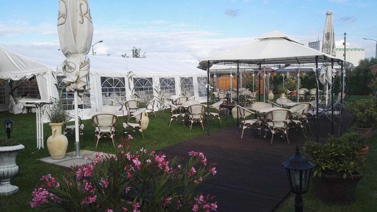 Pension Am Radweg & Ristorante Juani Wriezen エクステリア 写真
